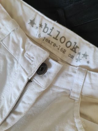 Due paia di pantaloni