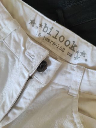 Due paia di pantaloni