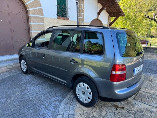 Volkswagen Touran 1.6 Conceptline