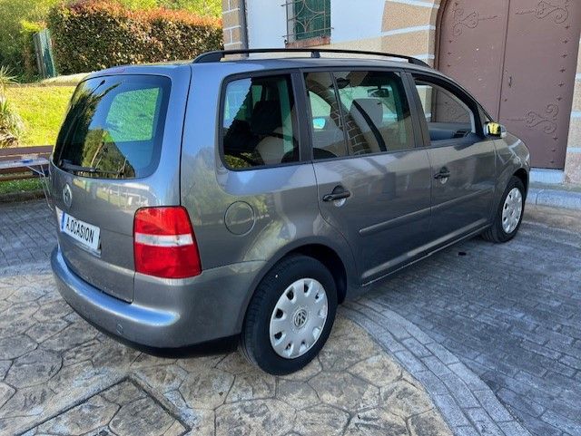 Volkswagen Touran 1.6 Conceptline