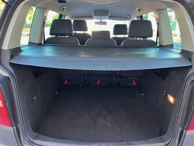 Volkswagen Touran 1.6 Conceptline