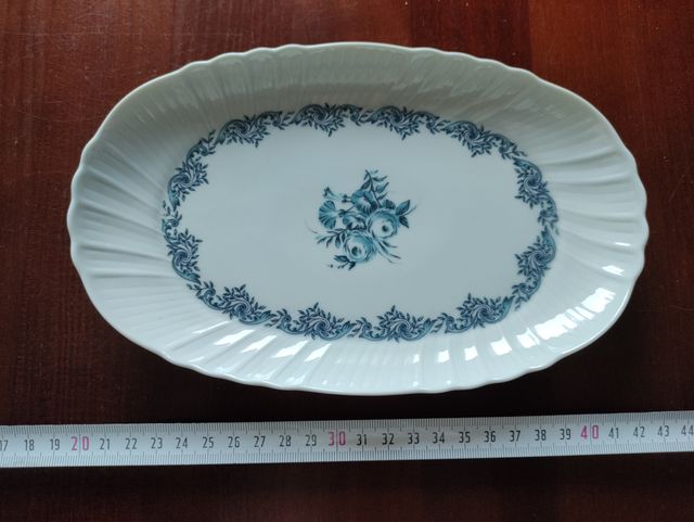 Conjunto de vajilla porcelana Irabia.