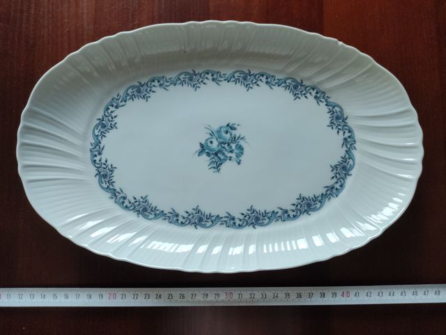 Conjunto de vajilla porcelana Irabia.