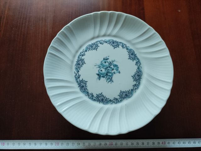 Conjunto de vajilla porcelana Irabia.