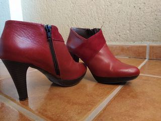 Botines Rojos de piel.