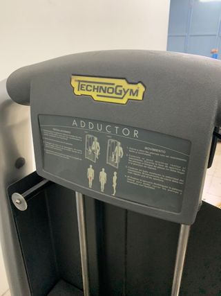 Technogym máquina adductor. Seminueva.