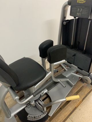 Technogym máquina adductor. Seminueva.