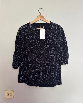 Jersey azul marino con puntos blancos de mango