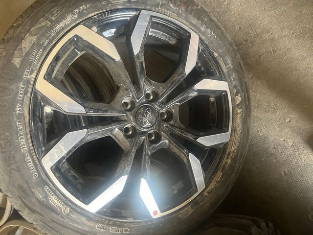 4 ruedas con llanta y goma