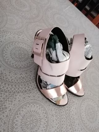 Sandalias Zara de tacón aguja