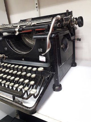 Máquina de escribir antigua