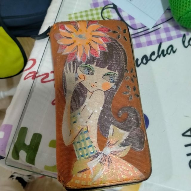 Monedero cartera naranja con dibujo