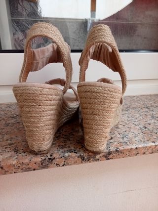 Sandalia cuña Luna.