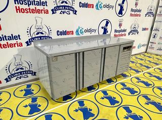 BAJO MOSTRADOR DE 3 PUERTAS DE 1,90mX60cm IVA INCL