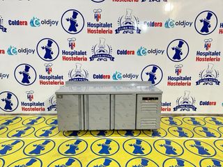 BAJO MOSTRADOR DE 3 PUERTAS DE 1,90mX60cm IVA INCL