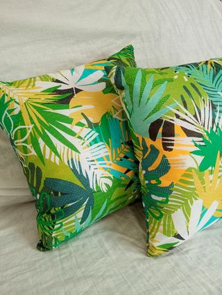 Cojín impermeable estampado selva