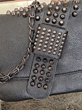 Borsetta con borchiette