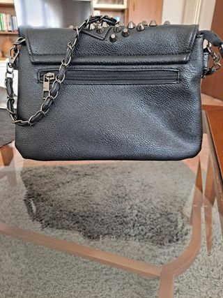 Borsetta con borchiette