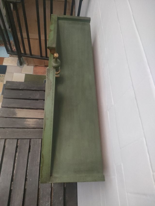 ESTANTERÍA ANTIGUA CON COPETE