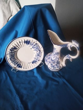 Jarra con plato o aguamanil de porcelana
