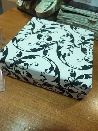 Scatolo 19*19 h4 cm circa