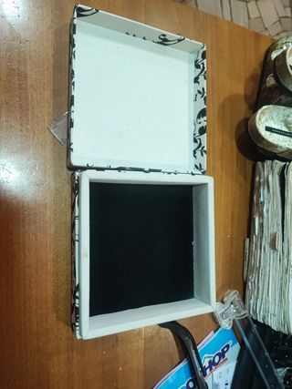 Scatolo 19*19 h4 cm circa