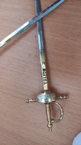 Pareja de espadas abrecartas