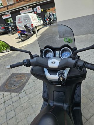 Yamaha xmax 250 black