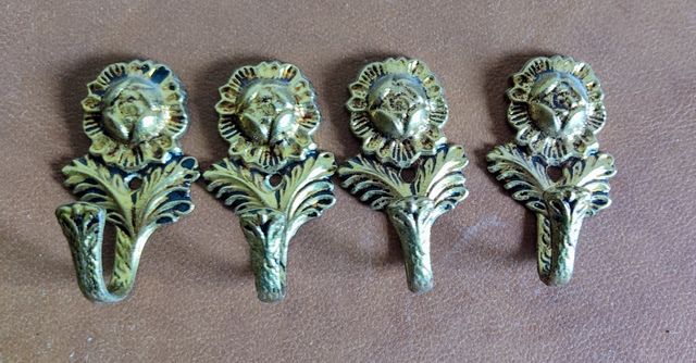 Ganchos cortinas pared