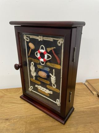 Chaveiro em madeira com nós de marinheiro