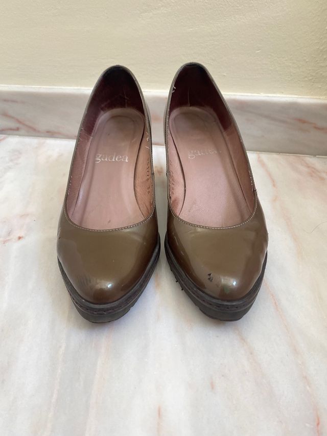 Zapatos de tacón de Gadea de charol