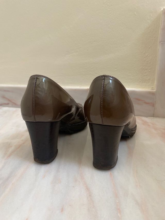 Zapatos de tacón de Gadea de charol