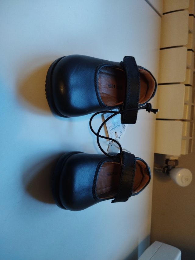 Merceditas piel niña talla 26