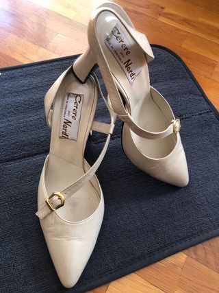 Zapatos fiesta en piel color crema talla 38