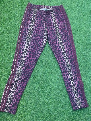 Pantalón Adidas originals leopardo morado