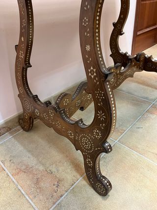 Mesa de taracea XVIII.