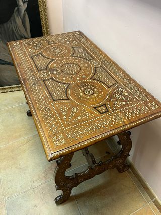 Mesa de taracea XVIII.
