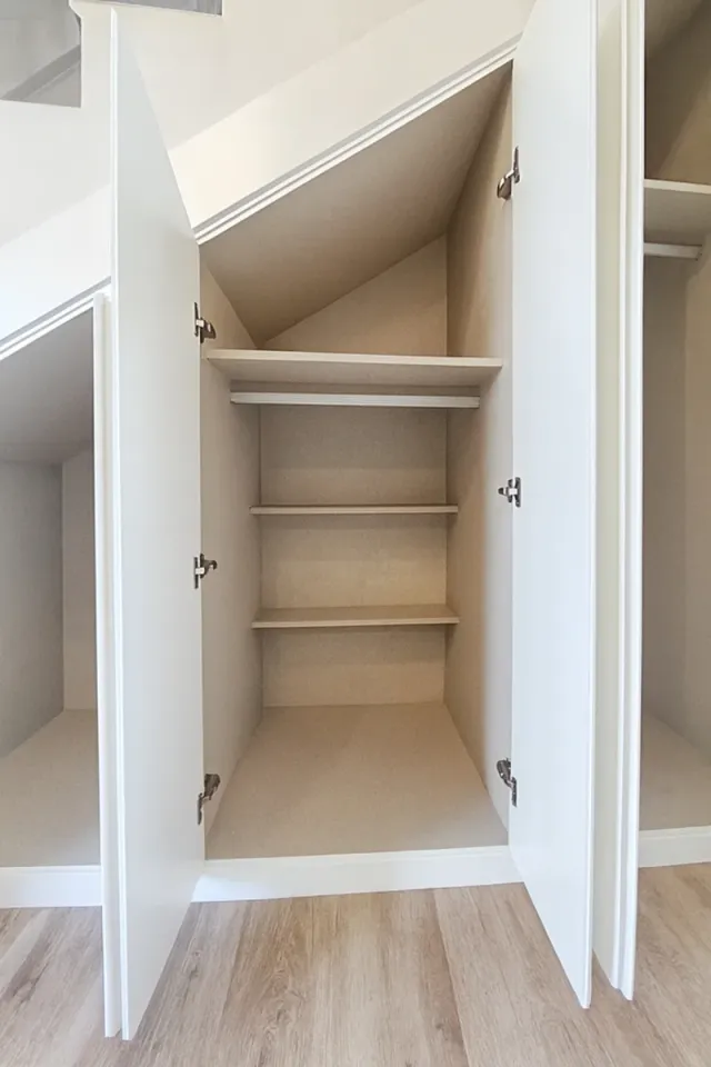 ARMARIO BAJO ESCALERA A MEDIDA