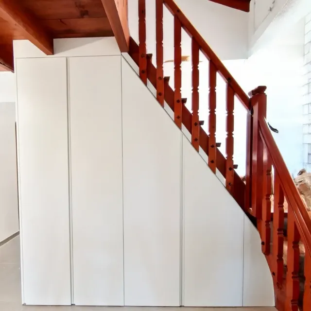 ARMARIO BAJO ESCALERA A MEDIDA