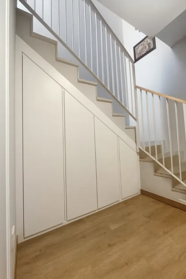 ARMARIO BAJO ESCALERA A MEDIDA