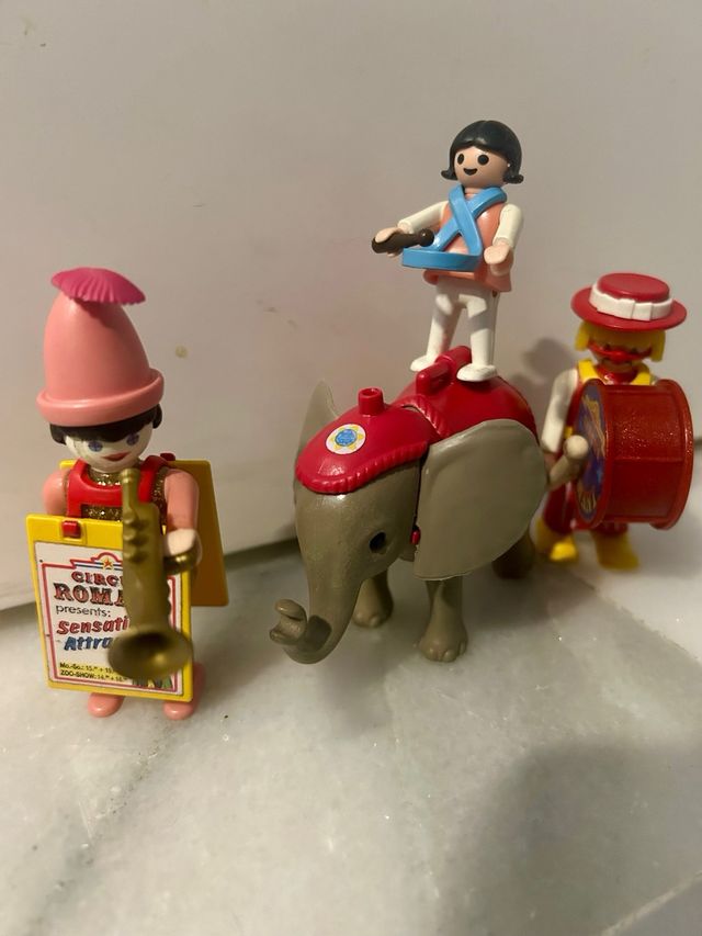 Payasos del Circo y Elefante