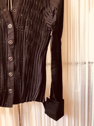 Camisa transparente de Adolfo Domínguez