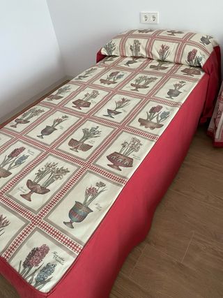 Juego colchas y mesa para cama de 90 x 180