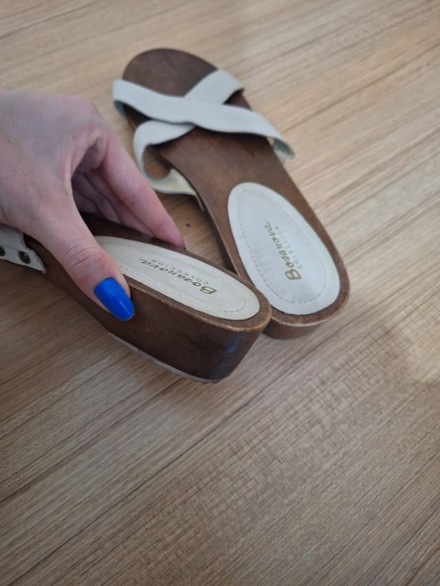 zuecos blancos de bosanova 