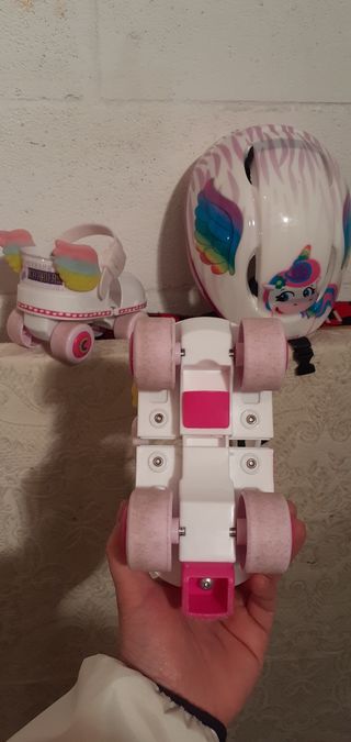 PATINES 4 RUEDAS Y CASCO INFANTIL