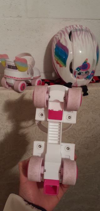 PATINES 4 RUEDAS Y CASCO INFANTIL