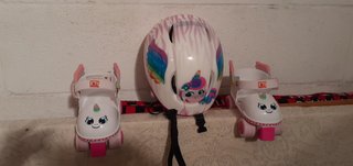 PATINES 4 RUEDAS Y CASCO INFANTIL