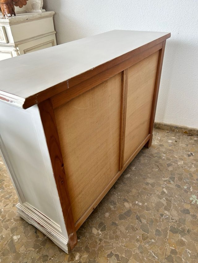 COMODA DE MADERA PINTADA