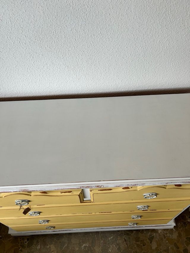 COMODA DE MADERA PINTADA