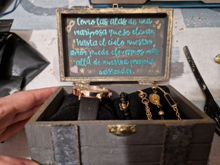 Caja reloj y pulseras de ensueño